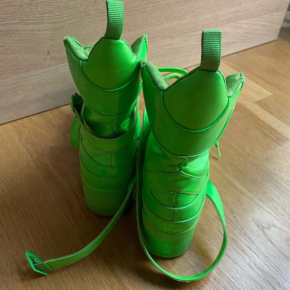 Boots - Picture 4 of 6